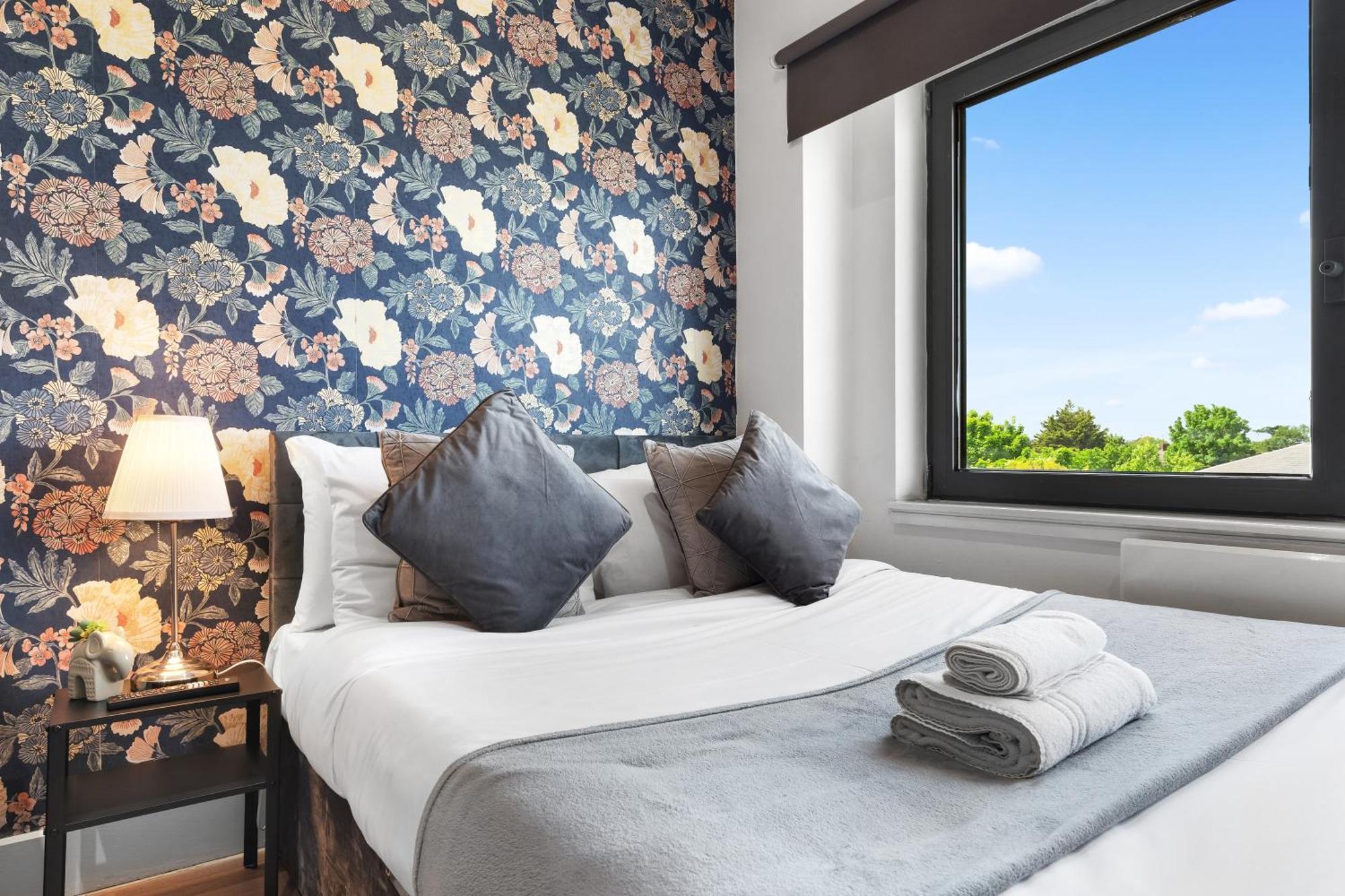 Modern One Bedroom Flat - Sleeps 5 -Near Heathrow - London Ub3 Eksteriør billede