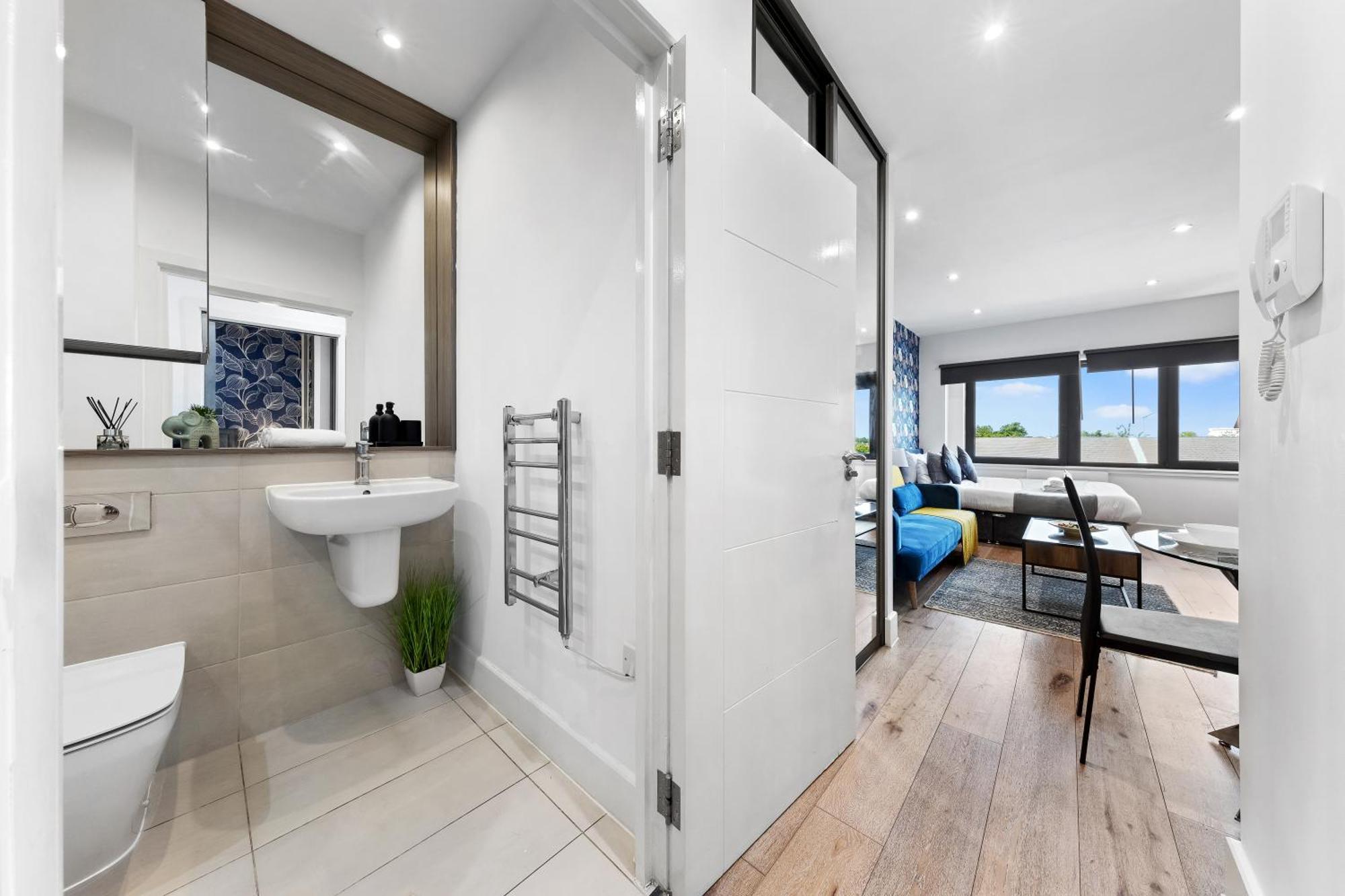 Modern One Bedroom Flat - Sleeps 5 -Near Heathrow - London Ub3 Eksteriør billede
