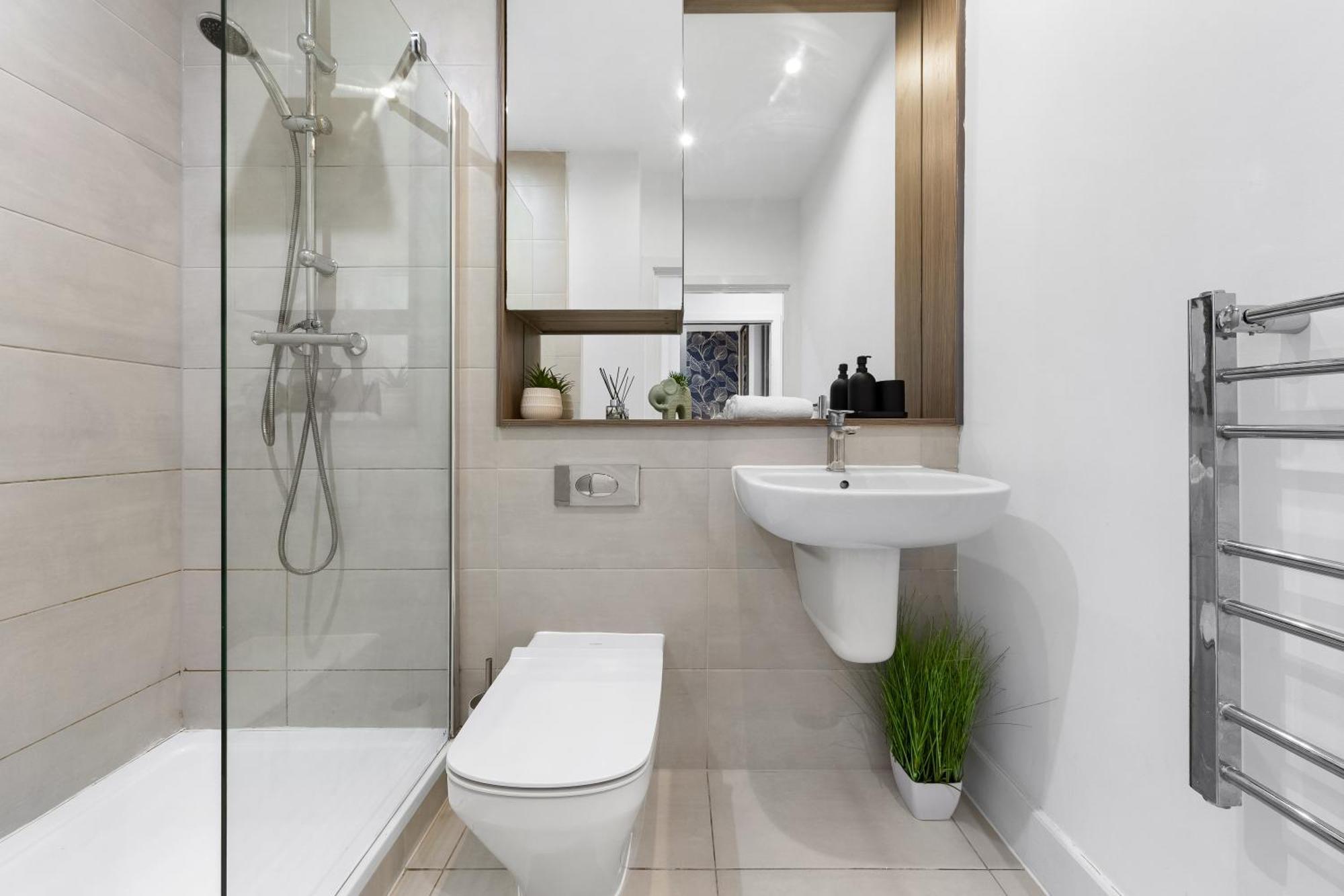 Modern One Bedroom Flat - Sleeps 5 -Near Heathrow - London Ub3 Eksteriør billede